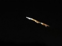 夜空を照らす謎の発光現象に目撃者多発。オーストラリアでUFO騒ぎ、その正体は？