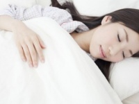 垂れたらイヤ！　寝るときのブラについての意見・5選