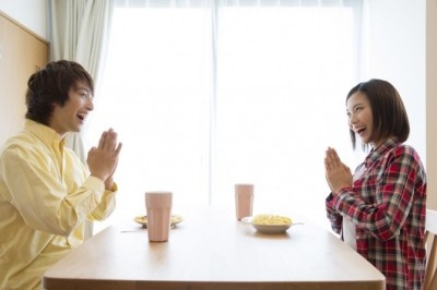 実家暮らしカップルVS一人暮らしカップル　お金がかかるのはどっち？