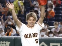 始球式を終えた武尊