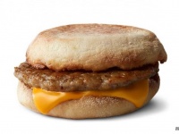 バリ島からオーストラリアにマクドナルド商品を密輸しようとした旅行者に25万円の罰金