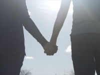 恋人とキスした直後に女性が死亡　その衝撃的な死因に専門家からも警鐘が