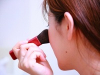 グッとくる！　男性がセクシーだと感じる女性のホクロの位置は？