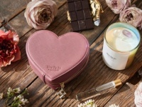 ここだけのアイテムも。小嶋陽菜プロデュース「Her lip to」バレンタイン限定セット