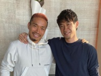 「最強の2人組！」香川真司、W杯後の長友佑都と肩を組んだ写真を公開