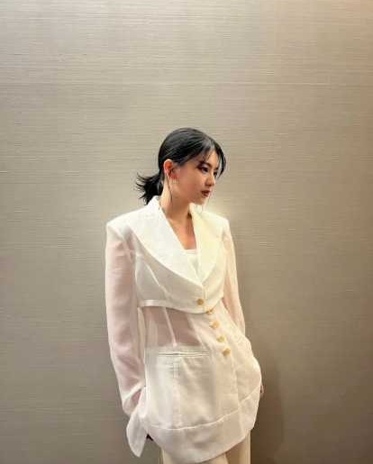 Instagram:出口夏希(@natsuki__deguchi__official)より