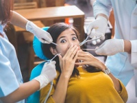 顕微鏡歯科治療で「歯科医の技術の差」が明らかになる（depositphotos.com）