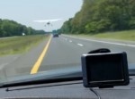 えっホント！？　ハイウェイを車で走行中に斜め上すぎる出来事が…