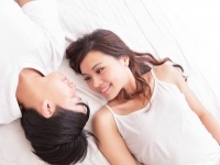幸せな、いちゃいちゃタイム!!　ぶっちゃけ男性は彼女と「一緒に寝たい」or「一人で寝たい」？
