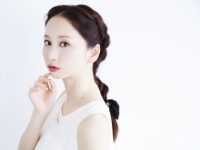 【簡単ヘアアレンジ】不器用さんでも“こなれヘア”に！　編みこみ風アレンジ