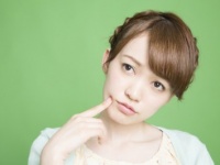 歯科医に聞く。口内炎ができやすいのは、ストレスや疲れが原因？　早く治す方法とは？