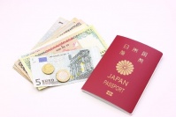 レートで大きく変わる！ 海外旅行資金の両替で損をしないために知っておくべきこと
