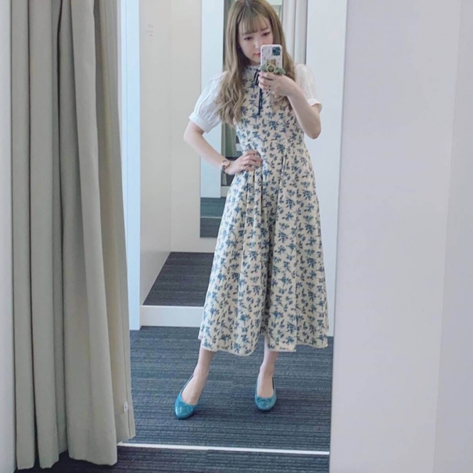 神田沙也加 ブルーベリー柄のワンピース姿に大反響 お人形さんみたい 1ページ目 デイリーニュースオンライン