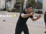 ナイフを持った人に襲われたら…？　中国警察がアドバイスする護身術。