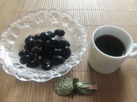 丹波黒豆とコーヒー（Indiana joさん撮影、Wikimedia Commons