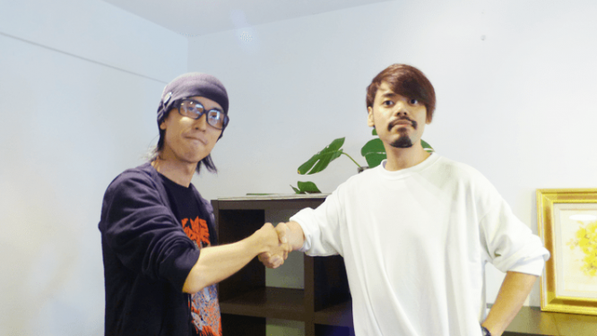 握手するTomo先輩と真の字