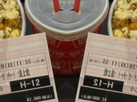 バンドマンの「彼女と映画」報告に拭えぬ違和感　デート写真に12万人困惑「引き返せない方の異変」「爪の形が...」