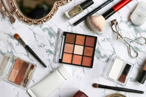 え・・・それってオシャレなの？女子ウケいいけど男性にはNGのメイク！