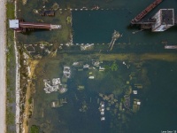 突如水が湧きだし沈み込んでいくロシアの町。一体何が起きているのか？