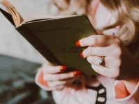 結婚指輪を「左手薬指」に着ける理由