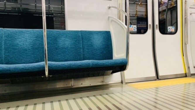 電車でも寝ちゃった（画像はイメージ）