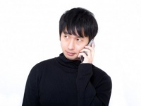 浮気してるから？　男性が彼女に「携帯」を見せたくない理由5