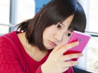 きゃー、ドアに挟まるって……恥ずかしい！　電車でうっかりやっちゃった失敗談