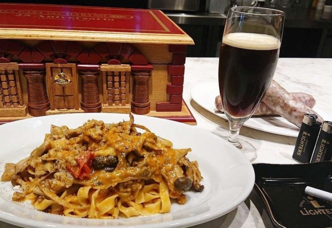 自家製パスタ・タリアテッレで、「三種のきのこ トマトソース」や、自家製サルシッチャ(腸詰め)など(画像はLiGHTERSのインスタグラムより)