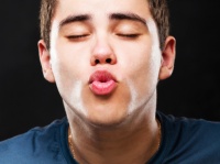 男性にキスは「出来るでしょ！」ウエンツ瑛士に“オネエ疑惑”浮上
