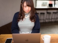 男性が「実は胸が大きいんだろうな」と思っちゃう女性・4パターン