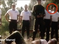 ウォーリーを探せ！より難しいかもしれない。様々な映画やテレビドラマのどこかに映っているエキストラ男性の映像総集編