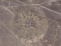 中国の秘密軍事基地なのか？ミステリーサークルなのか？ゴビ砂漠内に奇妙な環状の建造物が発見される。