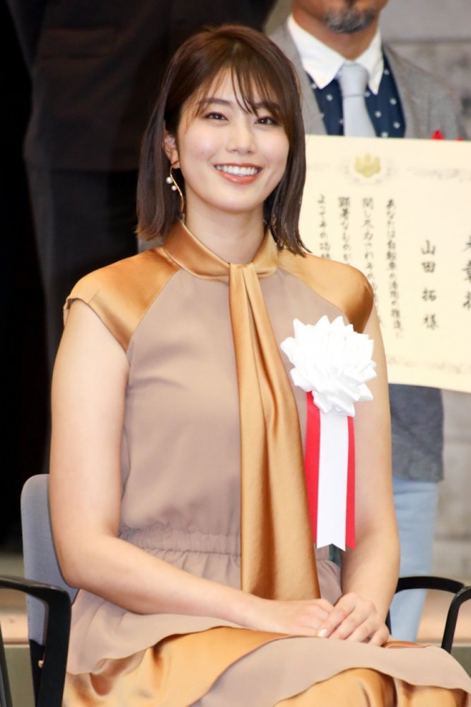 稲村亜美