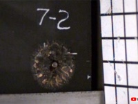 弾丸が木っ端微塵に砕け散る。軽量の発泡素材が開発される（米研究）