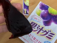果汁グミを開封したら...出てきた物体に19万人驚がく　「なんだこれ」「新商品かと思った」
