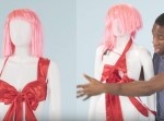 男性が女性にランジェリーを着せるのは大変らしい…