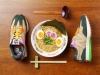 ラーメン大好きの方向性よ。ニューバランスとのコラボスニーカーは、日本のラーメンインスパイア