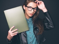 ヤベー、気になる!!　恋愛経験が豊富な地味な女子に思うこと6つ！