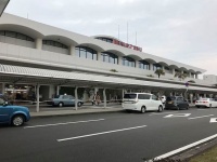 宮崎空港ビル（そらみみさん2017年撮影、Wikimedia Commons