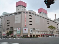 仙台市青葉区にある「さくら野百貨店」仙台店（Kuha455405さん撮影、Wikimedia Commons