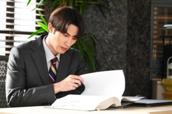 趣里＆古田新太の弁護士親子の過去が明らかに？　23年前の裁判の記録から見えてくるものとは【『モンスター』第9話】