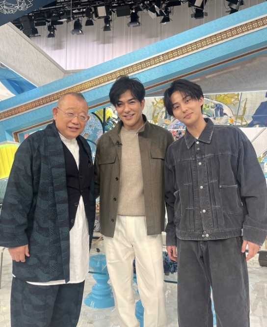"Instagram:「御上先生」日曜劇場【公式】(@mikamisensei_tbs)より "