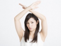 はいバリアー！「なんか下心ありそう！」女子のガードが固くなる男性の言動・4選