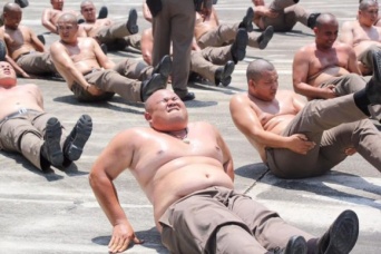 太ったら減量ブートキャンプに強制送還。タイ警察の肥満対策
