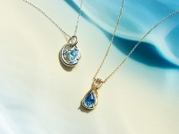 刻一刻と色彩が移ろう海の表情をさまざまなブルーで表現。４℃から「2023 Summer Collection」発売