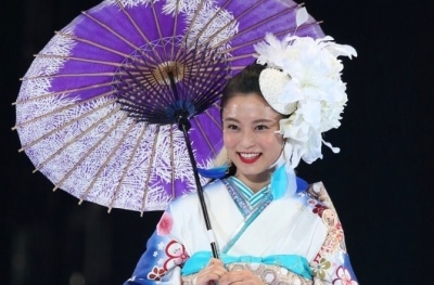 小島瑠璃子、艶やかな振袖姿で和服の魅力をアピール