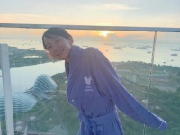 「プールの中に天使が……」吉岡里帆のバスローブ姿がかわいすぎると話題