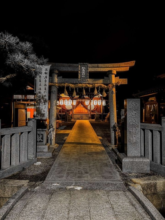 神社の境内も異世界っぽい