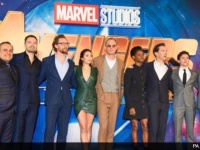 マーベル映画10周年を祝して、『アベンジャーズ』のスター陣がファンへ感謝のメッセージ【映像】