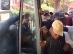 イタリア人は、バスの乗降をゾンビ映画の１シーンにしてしまうらしい